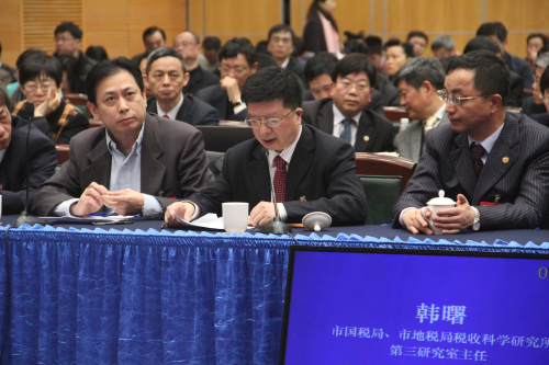 吕建中、韩曙、朱建国委员（由左至右）在专题会议现场
