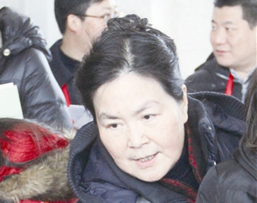 方方委员（中排左三）咨询教育问题