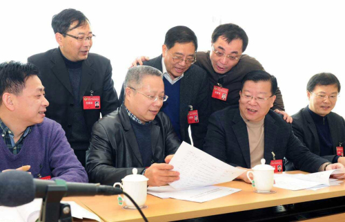 委员们热议政府工作报告