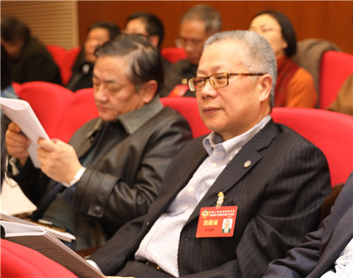 李栋梁委员在大会发言现场