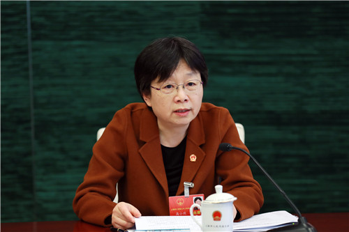 高小玫代表发言