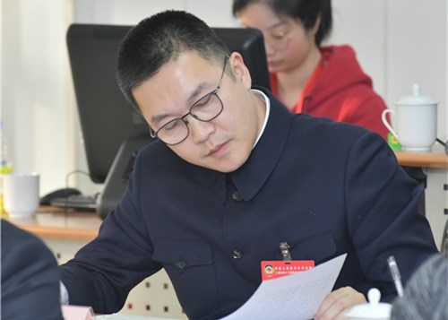 吴晓晖委员在小组讨论现场