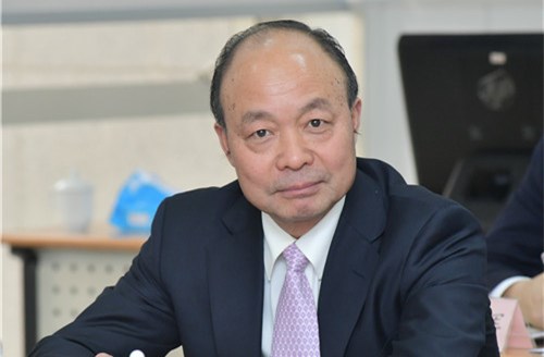 方奇钟委员在小组讨论现场