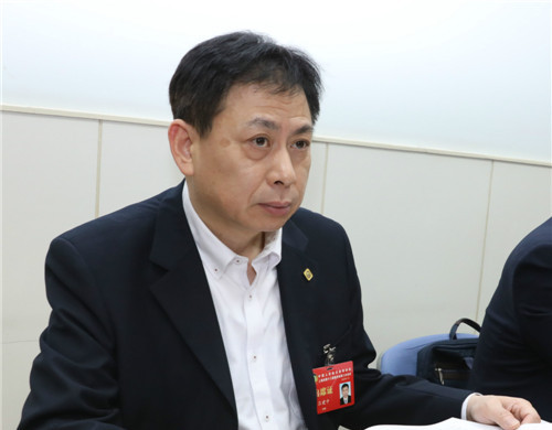 吕建中委员在分组讨论会场