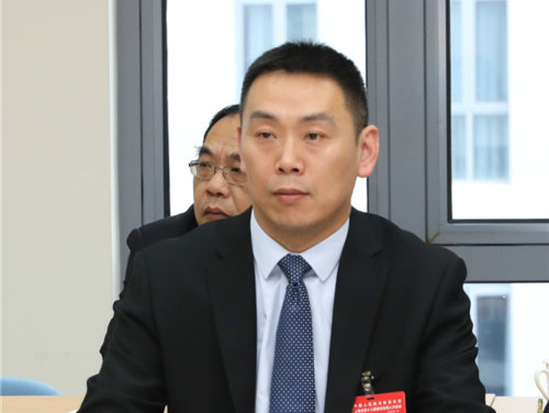 梁顺龙委员在分组讨论会场