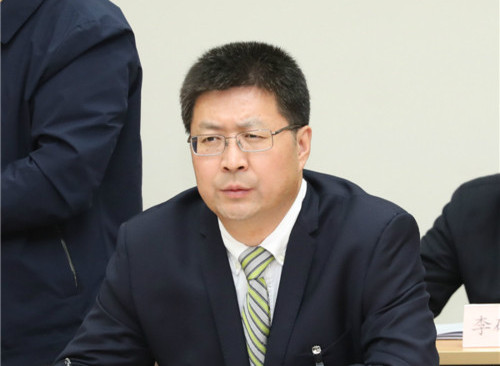 白江委员在分组讨论会场