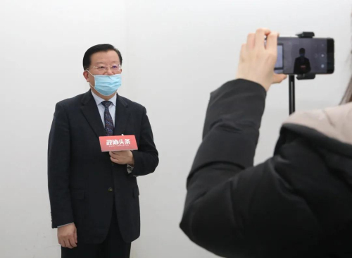 陈永亮委员接受媒体采访