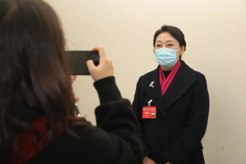 李惠萍委员接受媒体采访