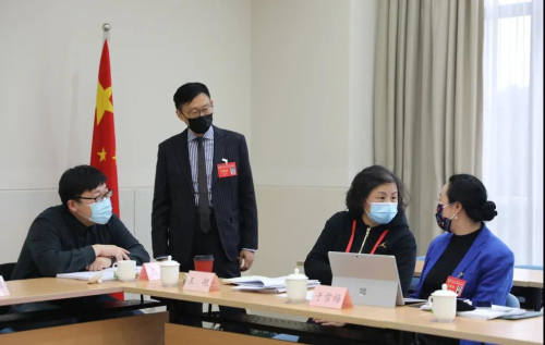 王淳、沈伟涛、于雪梅委员与记者交流