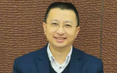金可可代表参加市人代会小组讨论