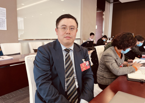 沙青青代表在小组讨论会上