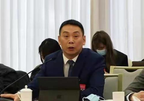 梁顺龙委员在专题会议上发言