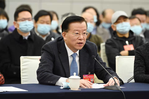 陈永亮委员在专题会议上发言