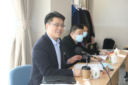 程金华委员在小组讨论会议上发言