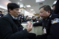 朱全忠在现场咨询现场