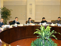 高小玫主委（中）参加政协会议